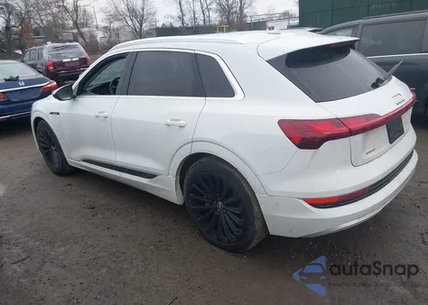 2019 Audi E-Tron Premium Plus z USA, uszkodzony, nr VIN WA1VAAGE1KB024075